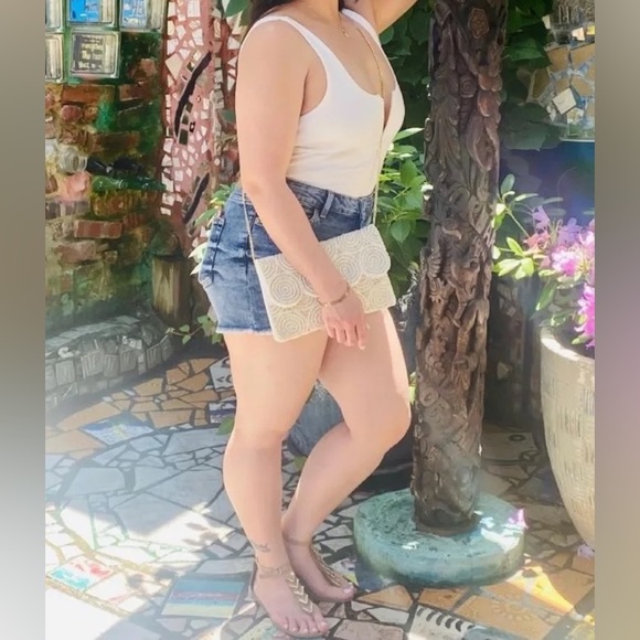 NWOT Lulus My Magic Moment White Pearl Clutch - Picture 9 of 10